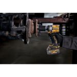 CHAVE DE IMPACTO COMPACTA 20V MAX* ION DE LITIO, SERIE ATOMIC COM 406NM DE TORQUE S/CARREG E S/BAT DCF922B (DEWALT) - Imagem 4